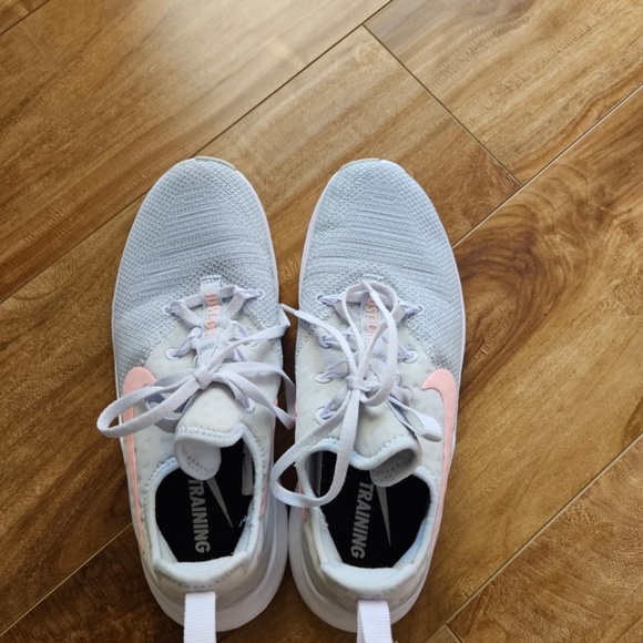 EUC Nike Free Train Sneakers, Size 8 - Picture 4 of 6